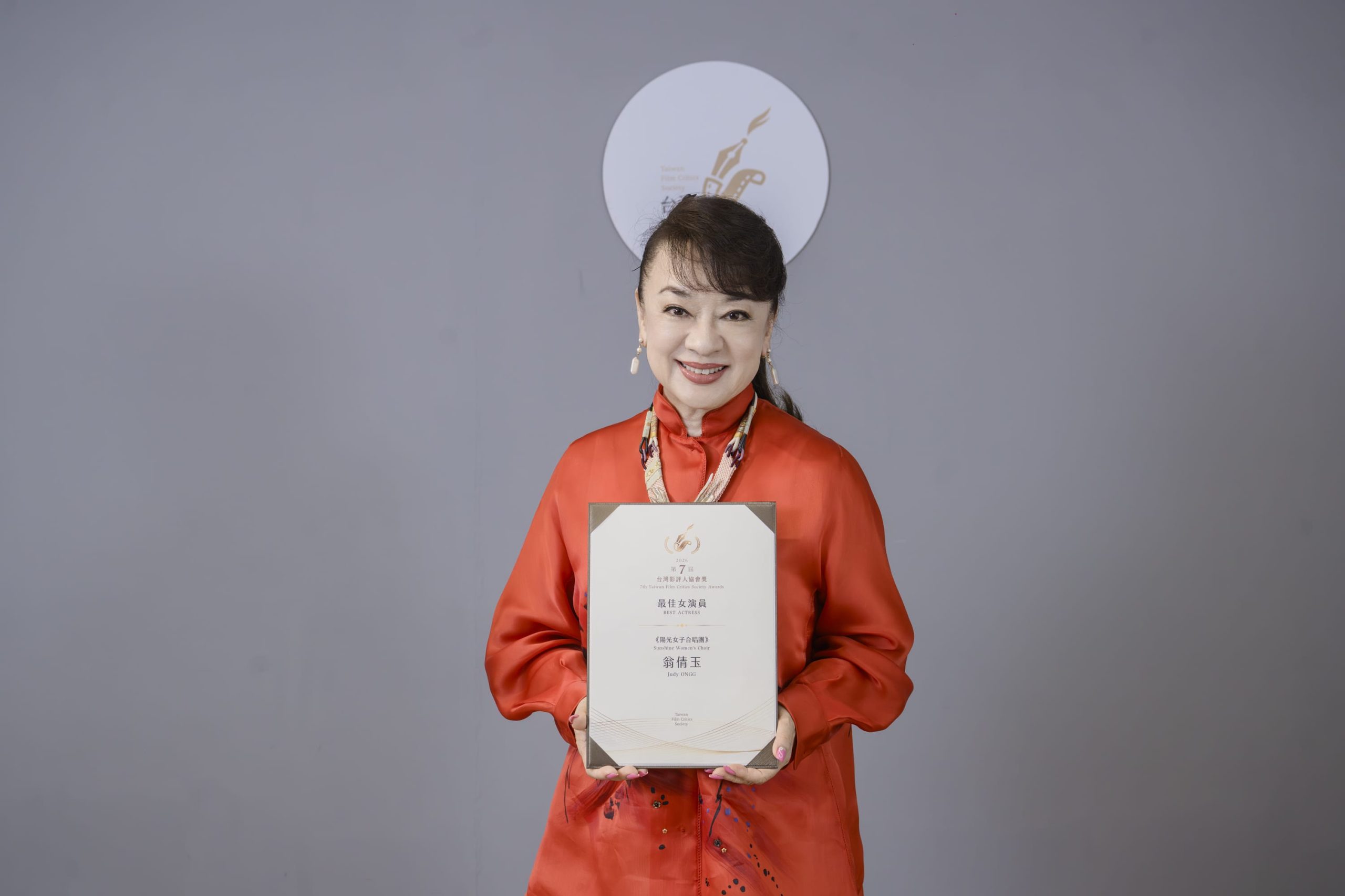 第七屆台灣影評人協會獎頒發，萬洛隆甘迦與翁倩玉奪年度最佳男、女演員殊榮！ - 大濛, 左撇子女孩, 白衣蒼狗, 陽光女子合唱團, 鄒時擎, 萬洛隆甘迦 - 敗家達人推薦